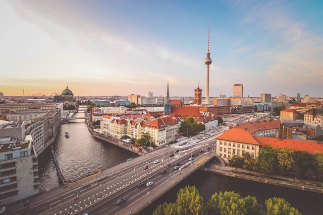 Silvesterveranstaltung: All-in-One Berlin Landausflug von Warnemünde & Hafen Rostock