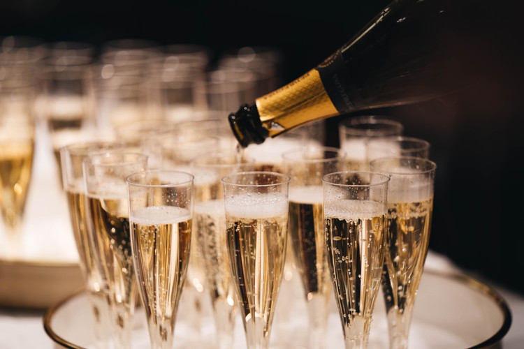 Flyer der Silvesterveranstaltung: Stars & Glamour - Die große Silvester-Gala 2025/26 im Carte Blanche Dresden