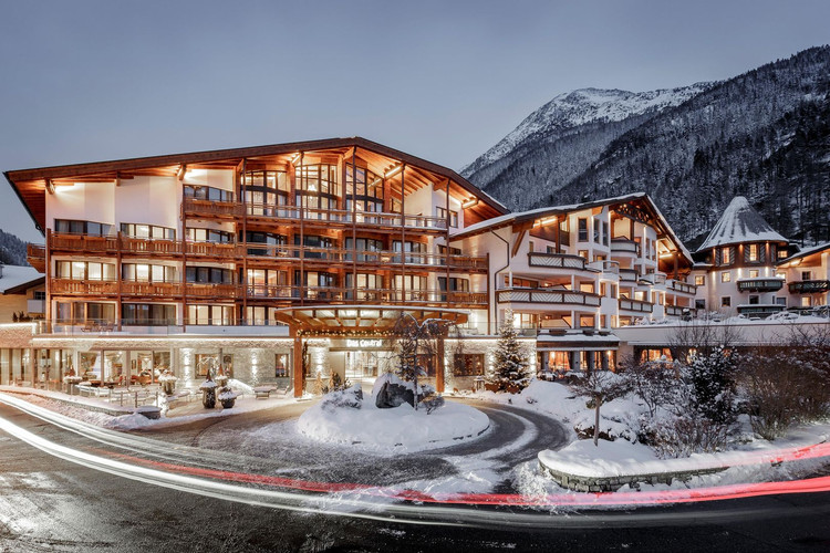 Flyer der Silvesterveranstaltung: Skiurlaub über Weihnachten und Silvester in Sölden im 5* Hotel Central