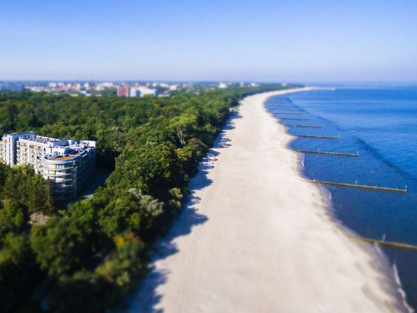 Silvester 2024 mit Wellness und Silvesterfeier mit Open Bar an der Ostsee: 4 Tage im DIUNE Hotel & Resort 2024/2025