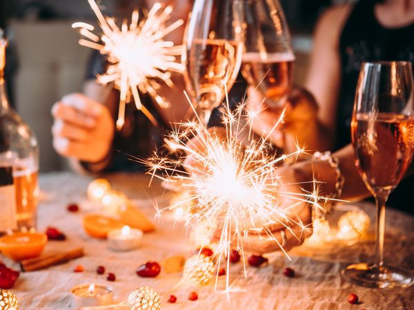 Flyer der Silvesterveranstaltung: Silvester 2024/2025 im fränkischen Weinland – Genuss & Feierlichkeit im AKZENT Hotel Franziskaner