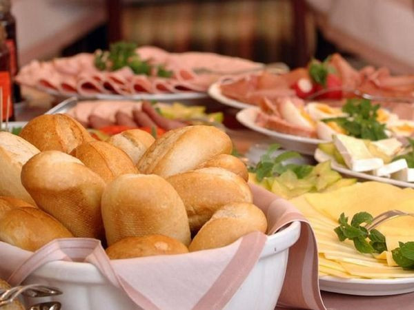 Silvester 2025 an der Mosel – Feiern, Genießen & Tanzen im Moselstern Hotel Zum Guten Onkel