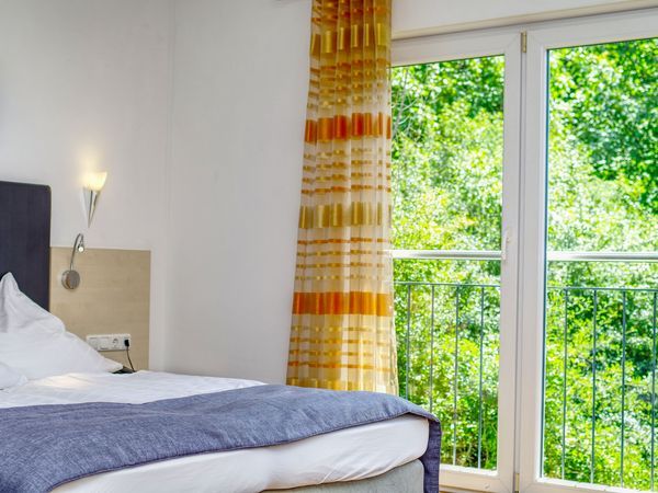 Silvester 2025 im Odenwald: Candle-Light & Wellness im Hotel Jakob