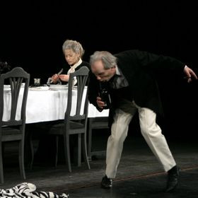 Flyer der Silvesterveranstaltung: Dinner for One – Wie alles begann | Komödie auf der Zimmerbühne Potsdam