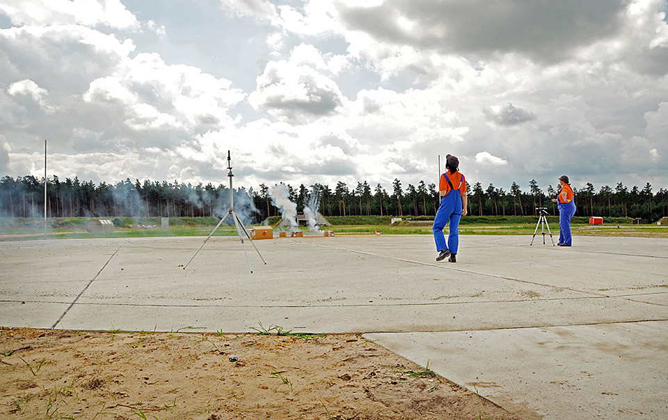 ©Foto: BAM Bundesanstalt für Materialforschung und -prüfung, Funktionstest von Feuerwerkskörpern auf dem Testgelände der BAM in der Nähe von Baruth/Mark.