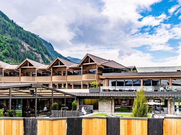 Neujahrsreise 2026 ins Zillertal – Winterurlaub in Mayrhofen mit Wellness & Genuss