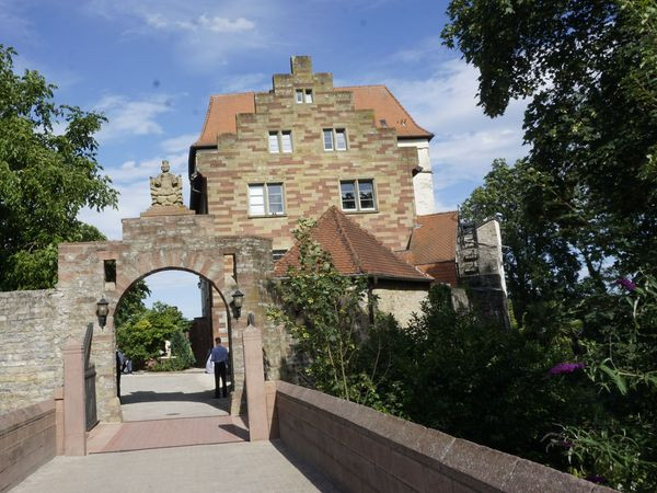 Flyer der Silvesterveranstaltung: Silvester 2025 im Schloss Neuburg – Edler Jahreswechsel mit Blick auf das Neckartal