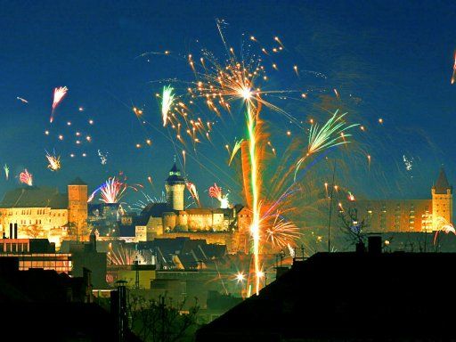 Flyer der Silvesterveranstaltung: Silvesterreise nach Nürnberg mit Konzert & Komfort im NH Collection Hotel