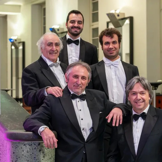 Flyer der Silvesterveranstaltung: Die Nacht der 5 Tenöre – Silvesterkonzert 2025 in Offenburg mit Marc Marshall