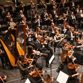 Silvesterveranstaltung: Neujahrskonzert 2024 - Tänze aus aller Welt in der Realschule St. Ursula in Dorsten