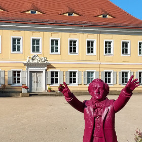 Flyer der Silvesterveranstaltung: Wagner Walk: Wagners Tiere - - Mit Papagei und Hund durch Europa 