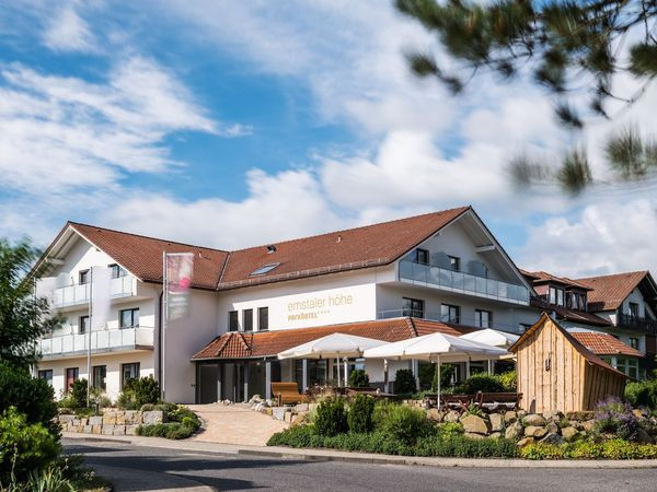 Flyer der Silvesterveranstaltung: Märchenhaft Silvester feiern Parkhotel Emstaler Höhe 2025/2026