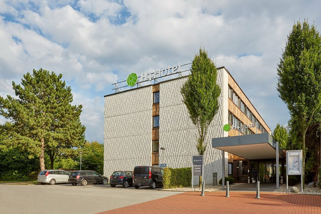 ⁨H+ Hotel Bochum⁩ image 1
