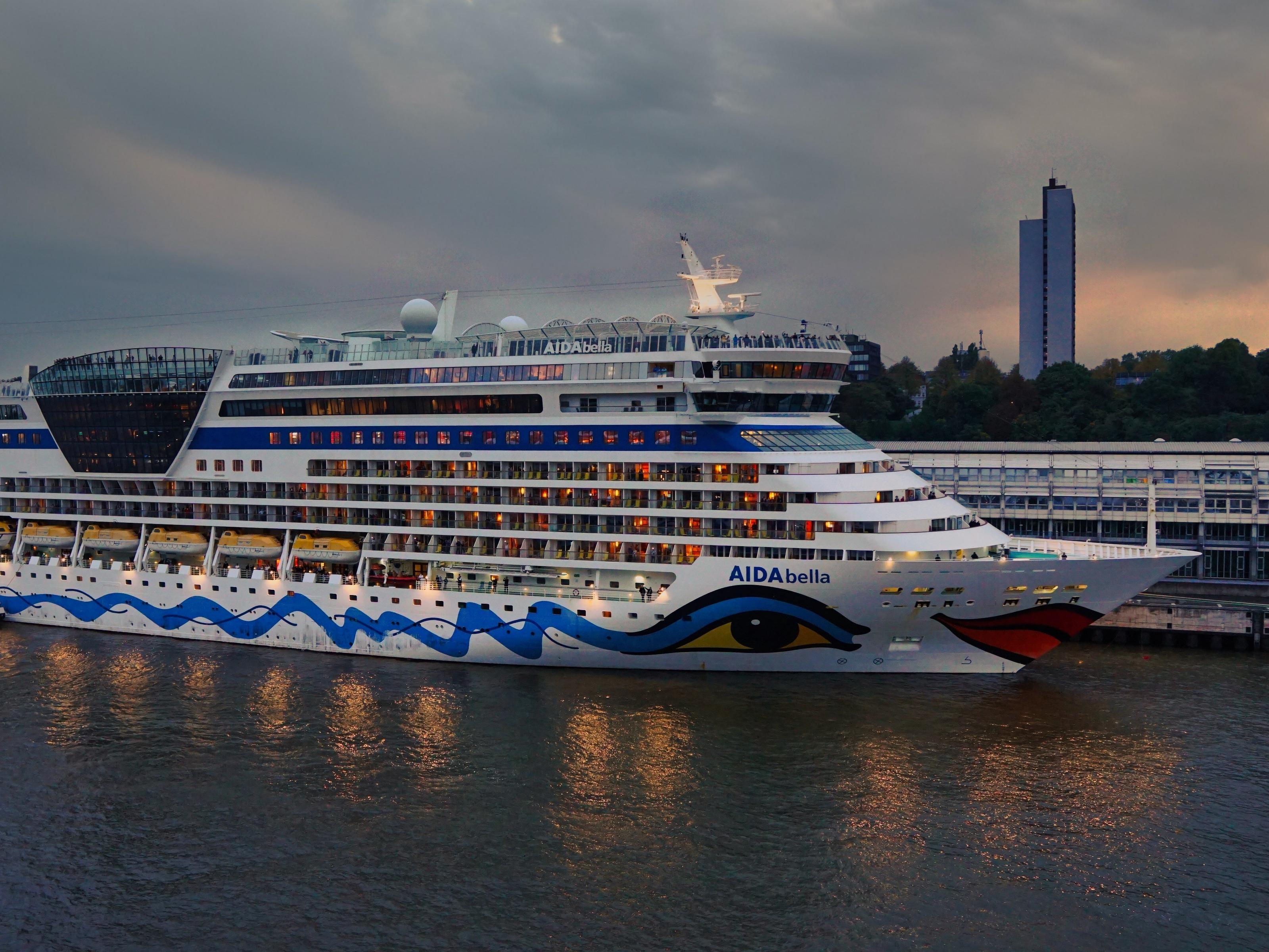 ⁨Kreuzfahrten ab Hamburg über Silvester 2026/2027⁩ image 2