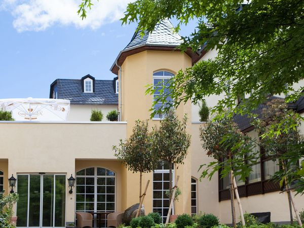 Flyer der Silvesterveranstaltung: Stilvoll ins neue Jahr: Silvesterball im Ringhotel Nassau Oranien